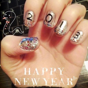 venique best and topcoat
black nail art brush
nicole by opi- give me the first dance(silver)
opi- rainbow conecction