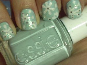 For this design I used Essie in the colour Mint Candy Apple, L.A. Colours Art Deco in the colour White (snowflakes), Sally Hansen Hard As Nails Extreme Wear in the colour Disco Ball and Nicole by O.P.I. in the colour Make U Smile, from the Justin Bieber O