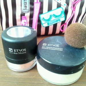 100% Mineral ETVOS is a japanese mineral cosmetic brand 