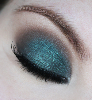 I used Silk Naturals "KingFisher" on the lid, with "Chase" in the crease.