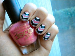LA Girl Disco Brites in Disco Diva
Sally Hansen Xtreme Wear in Black Out
Claire's Two Way Nail Art Pen and Brush in Black, and Silver 
