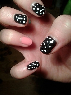 some dots with black and rose