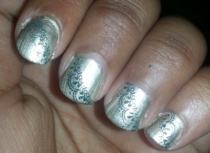 it's my first time ;) 
i use nail color 202 by marionnaud (color: nacre)for the base and 347 by kiko (color: dark green)