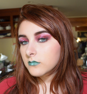 Who knew that green and red would make such an awesome combo?! Check out the inspiration at www.zunnahzuthousand.wordpress.com