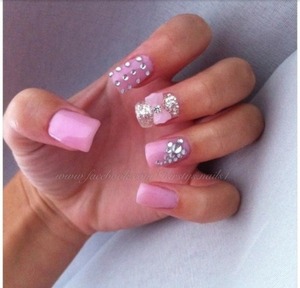 Pink glitter prommy nails!(:
Follow me for Nail pics





Not my pic******