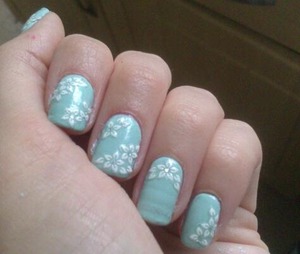 
peppermint green and white flowers =]
