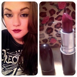 I just got the lipstick Dark Side by MAC it looks more red in the picture tho its super awesome for fall<3
youtube.com/lowranmarie
facebook.com/makeuppbyLC
@lowranmarie 