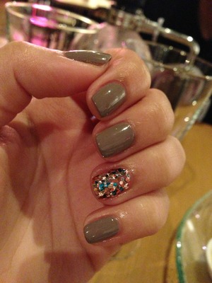 From the OPI German collection.. I pop "Living daylights" on my ring finger for that extra sparkle