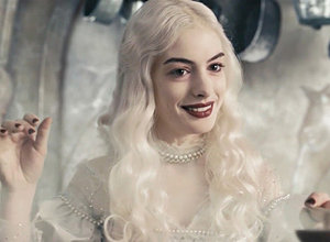 Anne Hathaway's makeup in Alice in Wonderland was gorgeous! : r
