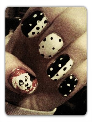 Black & white polish, Red, Black & white acrylic paints. Clear top coat. Hand painted.
Inspired by Disney's 101 dalmations
