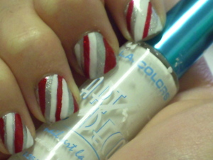 For this design I used Sally Hansen Hard As Nails Xtreme Wear in the colour Celeb City, L.A. Colours Art Deco in the colours Red Glitter and White.