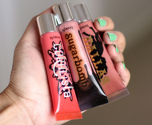 New Benefit Lip glosses which will be ready soon for UK release. you can now match your lip and cheek colour perfectly :D 
Lip glosses have shimmer.. Sugarbomb is my fav! 
