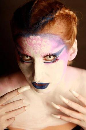 Inspiration by Katy Perry E.T. makeup using japanese kabuki makeup and 88 pallet 