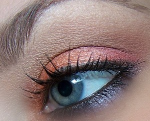 This is an easy look to do!!!! I find a lot of looks on google and copy them onto me and my friends! 
