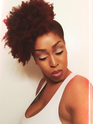 😎Rebel: This dope cut crease and frohawk is my look for the day. I began with @simpleskincare protecting lightweight moisturizer, @elfcosmetics Poreless Face Primer. So I always start off filling in my brows to frame my face using @essence_cosmetics brown brow pencil and @maccosmetics eye pencil in Coffee. @nyxcosmetics eyeshadow primer in vivid white, @bhcosmetics 2nd 120 eyeshadow palette , gel eyeliner in Onyx. @maccosmetics NC45 Concealer, foundation, and powder. @victoriassecret Hello Bombshell makeup kit lipgloss in rose. Used all @realtechniques brushes on this entire look. HAIR:@cantubeauty Coconut Curling Cream to soften my hair and then I Bobby pinned both sides of my hair and fluffed to achieve this frohawk💋 