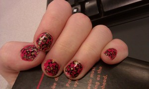a hot pink & gold cheetah manicure :)