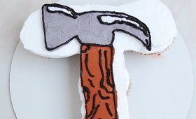 Hammer Cupcake Cake for Father´s Day