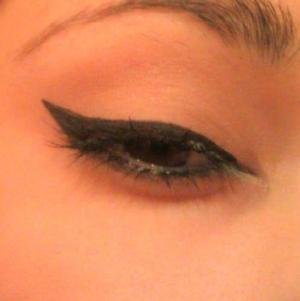 Primer- Urban decay primer potion 
Lid- pillow talk(too faced) 
24/7 liquid eyeliner (urban decay) 
Scandal Eyes Mascara(rimmel) 
Waterline - white (wet n wild eyeliner)