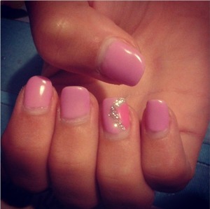 pinky sparkling nails