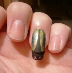 Scarab nail inspired by Clairedelysart. 