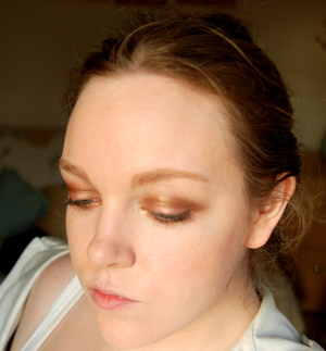 This bronze and gold smokey eye was created using the Urban Decay Naked Palette.