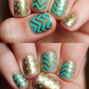  Turquoise & gold patterned nails. 