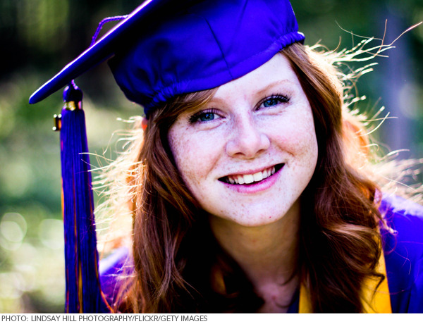 This Student Just Shared An Insanely Easy Way To Wear A Graduation Cap Over  Big Hair