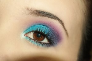 Broke out the old UD Electric Palette and this is what I came up with. I forgot how much I love that palette and really need to use it more.
