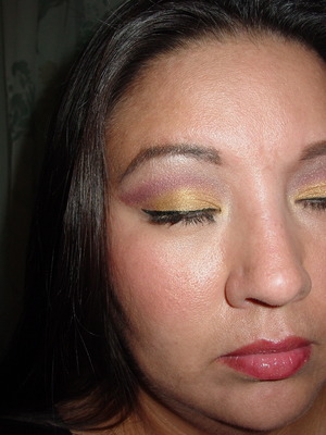 Griffindor Inspired makeup
Gold and Maroon