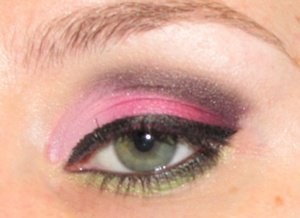 pink black smokey eye.
