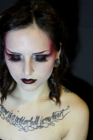 Kind of goth demon-inspried makeup I did 2 years ago.