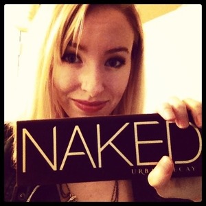 I was just gifted the Naked palette by Urban Decay!!! So exited!