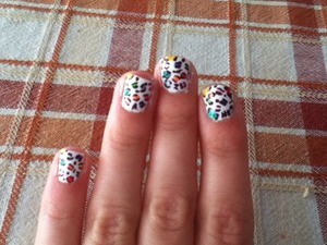 I thought that I might try rainbow leopard print since I've seen others use only one colour :)