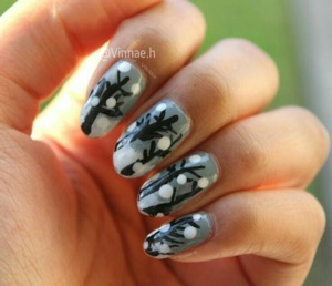 For this mani I used Zoya Tove for the base, Zoya Purity for the snow, & just black acrylic paint for the trees.
:)