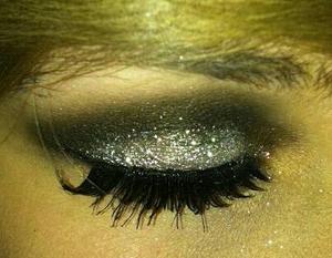 Smokey glitter eye 