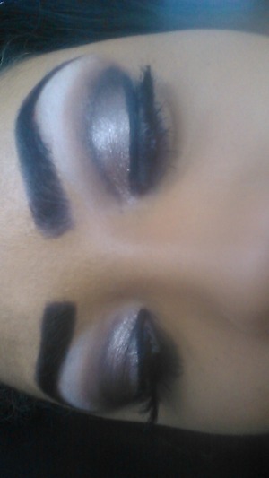 I used a highlight (white), base (light Brown) and Smokey effect with black and dark brown in the crease area