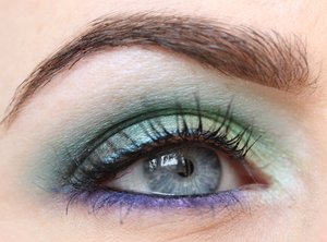 Blue and green mermaid eyes using mainly the Urban Decay Electric palette. 