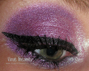 Virus Insanity eyeshadow. From inner to outer corner: Zombie Cupcake, Rose, Superbia. Bottom eyeliner: Superbia with Trick or Treat on the waterline.
www.virusinsanity.com