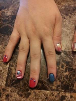 4th of July nails :) the thumbs are fireworks, but you can't really them in this pic