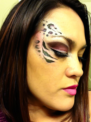 Pink Tiger Eye Makeup