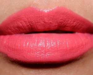 Love this colour for a bold look, would suit all skin types! Beautiful finish as well :) 