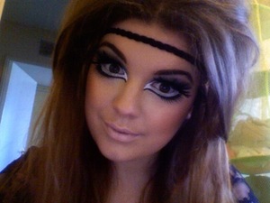 60's makeup, alien eyes, black and white theme, nude lip, feather lashes 