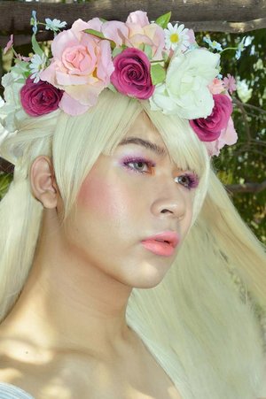 Make up inspired from gladiolus flower.
