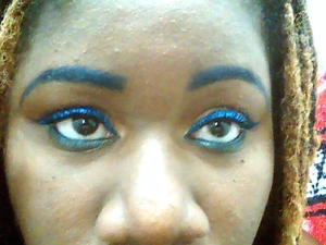 teal liner under the eyes went well with the bronze and blue