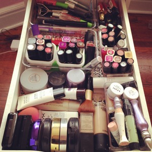 find me IG: Sw33t_Vanilla 
Drawer 1 There are foundations, lotions, mascara, lipsticks set powders lipgloss. These were accumulating little by little :)