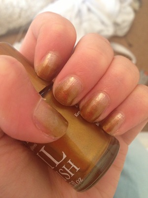 Tried a gold ombré effect with 4 different shades, starting with a silvery gold:)