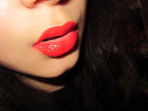 Red lips with Rimmel Moisture Renew in Red Alert :)