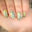 Stary Silver Glitter and Yellow Nails 