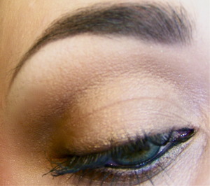 the "no makeup" makeup
creamy nude base, warm brown crease ,taupe on lower lashline with black brown mascara