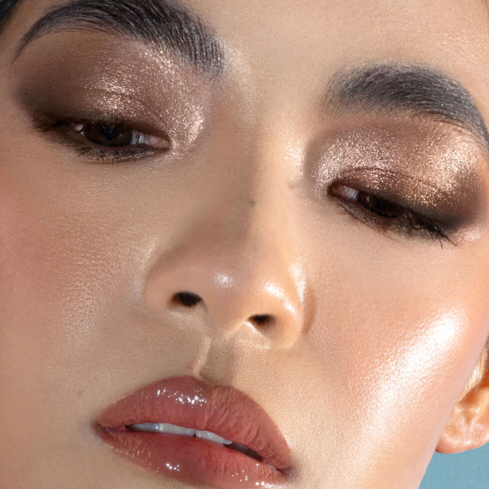 Model wearing Natasha Denona Tan Eyeshadow Palette